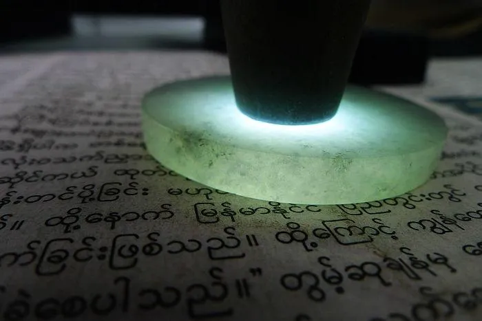Natural Jade Rough Jadeite Raw (46g,5.2X0.65cm)