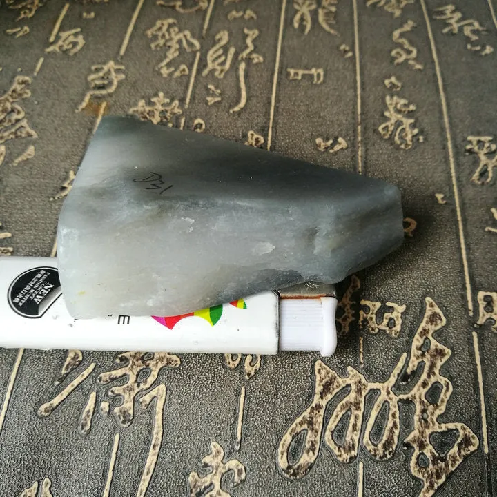 Natural Kunlun Jade Rough Nephrite Raw (157g, 9X6X2.5cm)